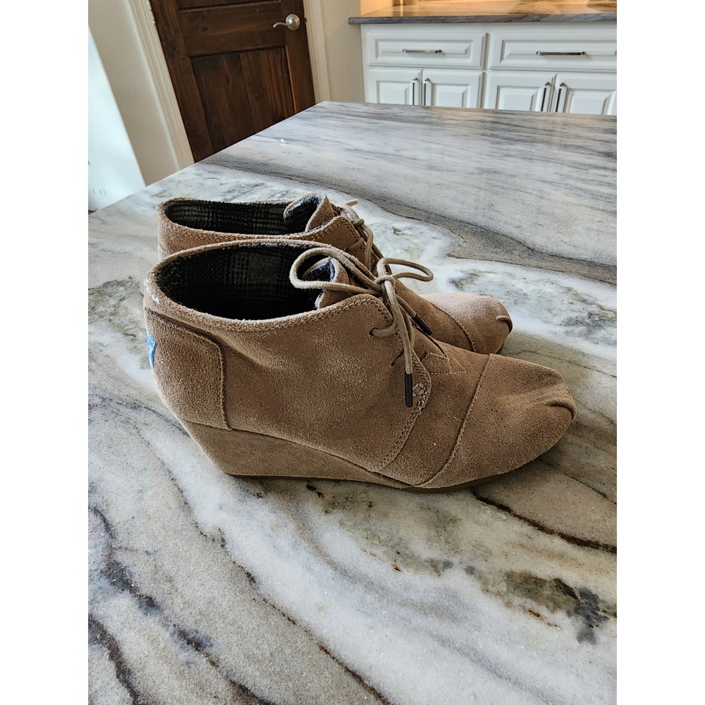 TOMS Desert‎ Wedge Ankle Booties Womens 8 Taupe Tan Suede Lace Up Chukka Boots